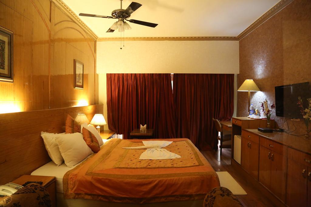 Meuse Jupiter Business And Luxury Hotel Nashik Habitación foto