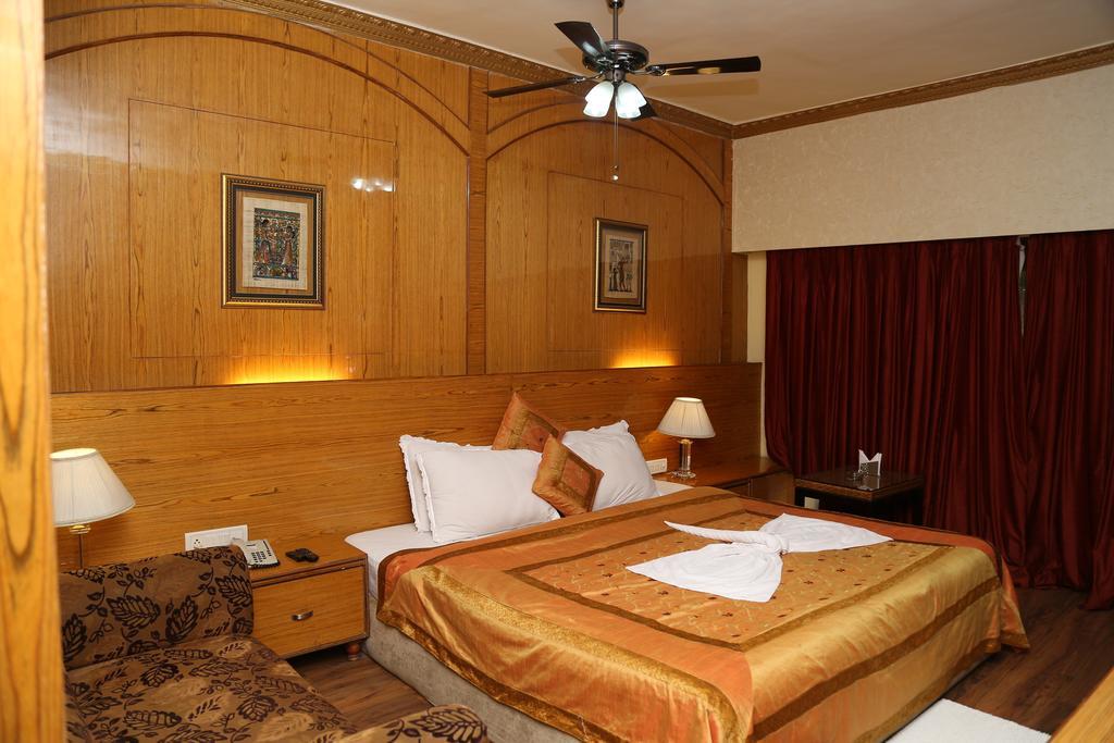 Meuse Jupiter Business And Luxury Hotel Nashik Habitación foto
