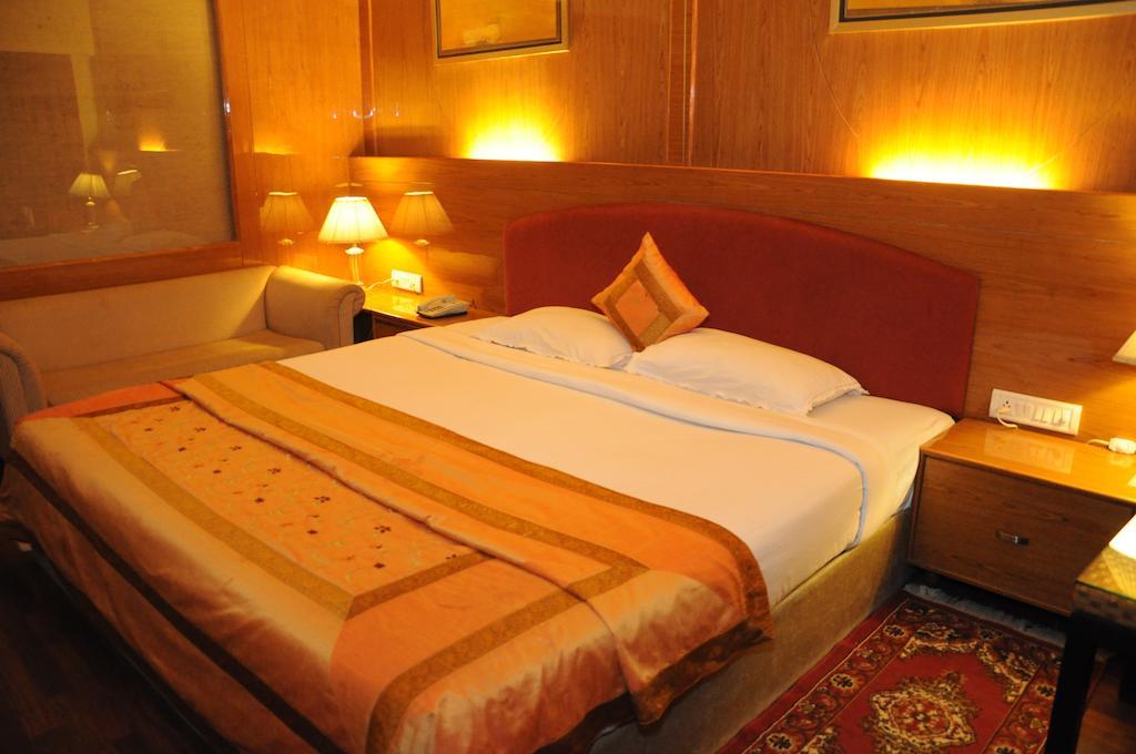 Meuse Jupiter Business And Luxury Hotel Nashik Habitación foto