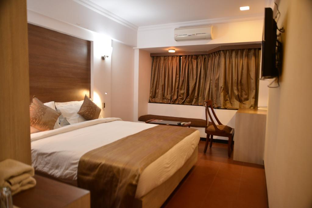 Meuse Jupiter Business And Luxury Hotel Nashik Habitación foto